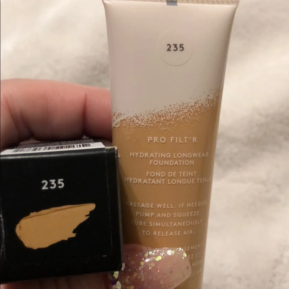 Fenty 235 Pro Filt’r Hydrating Foundation - Picture 2 of 3